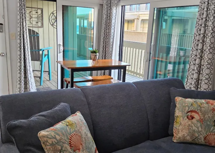 Living The Dream 2 Bedroom Ocean View Cozy Condo