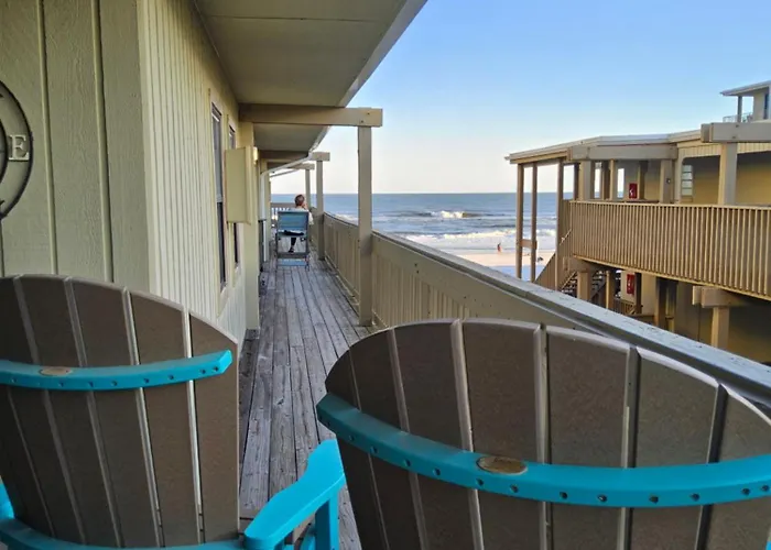 Living The Dream 2 Bedroom Ocean View Cozy Condo