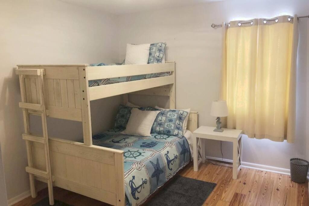 Living The Dream 2 Bedroom Ocean View Cozy
